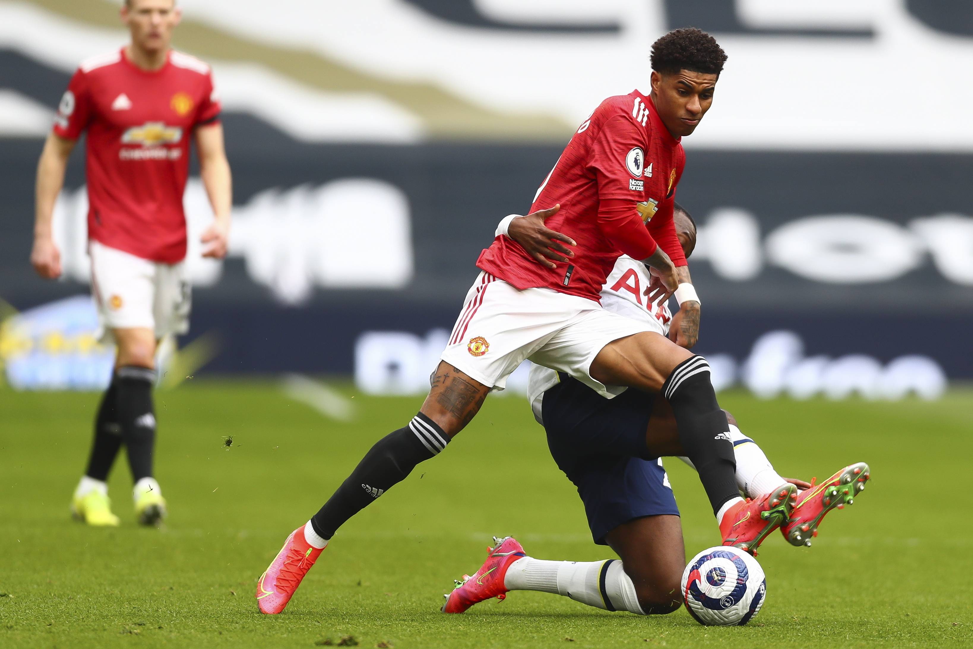 他迅速进入 他迅速进入